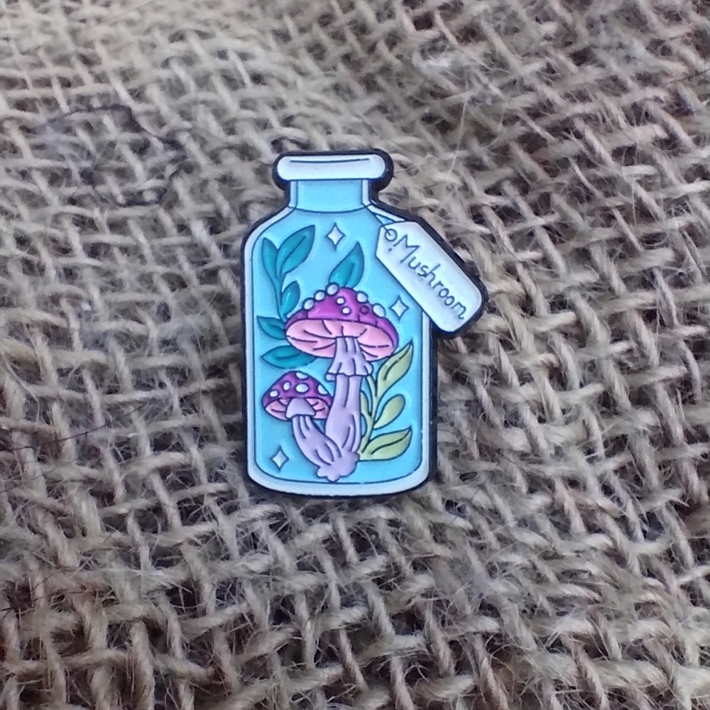 💙Mushroom in a jar pin NWOT